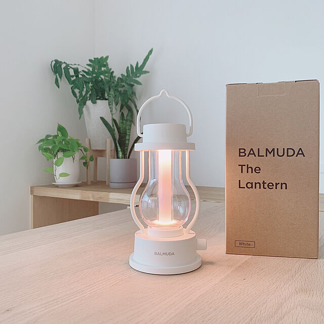 【写真付きレビュー】【即納】バルミューダ LEDランタン BALMUDA The Lantern L02A-WH ホワイト【送料無料