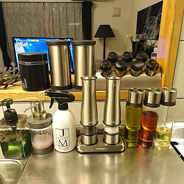 写真付きレビュー ブラバンシア ハーブラック7p 2902 Herb Rack スパイスラック 調味料立て スタンド 調味料入れ スパイスケース キッチンツール 台所用品 キッチンアイテム かっこいい おしゃれ デザイン シンプル 高級感 使いやすい キッチン すっきり スッキリ 収納