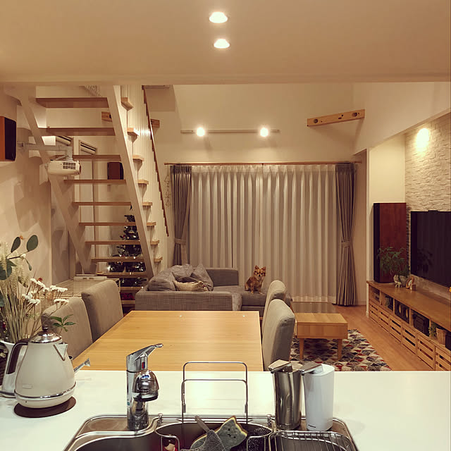 Ikea イケア ダイニングテーブル Bjursta 伸長式テーブル オーク材突き板 140 180 2x84 Cm のレビュー クチコミとして参考になる投稿13枚 Roomclip ルームクリップ