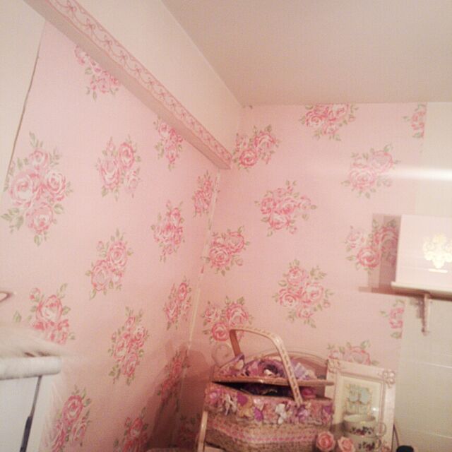 壁 天井 ピンク 薔薇 壁紙 ウォールペーパーのインテリア実例 14 10 22 18 43 49 Roomclip ルームクリップ