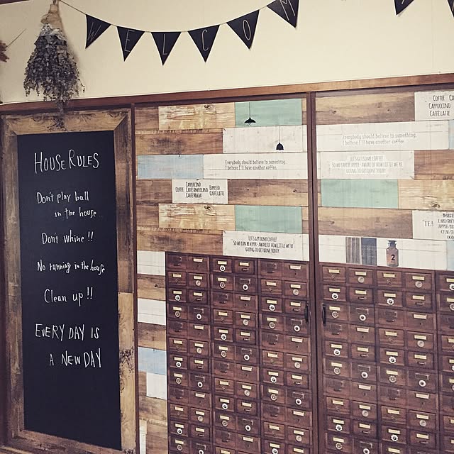 送料無料 ウォールステッカー 黒板シートチョークボードステッカー厚手はがせる壁紙シール黒板タイプ ブラックボードシート 壁紙 壁シールお絵かき お子様の部屋からオフィスまで幅広い場面で大活躍 チョークで書いて何度でも消せる のレビュー クチコミとして参考に