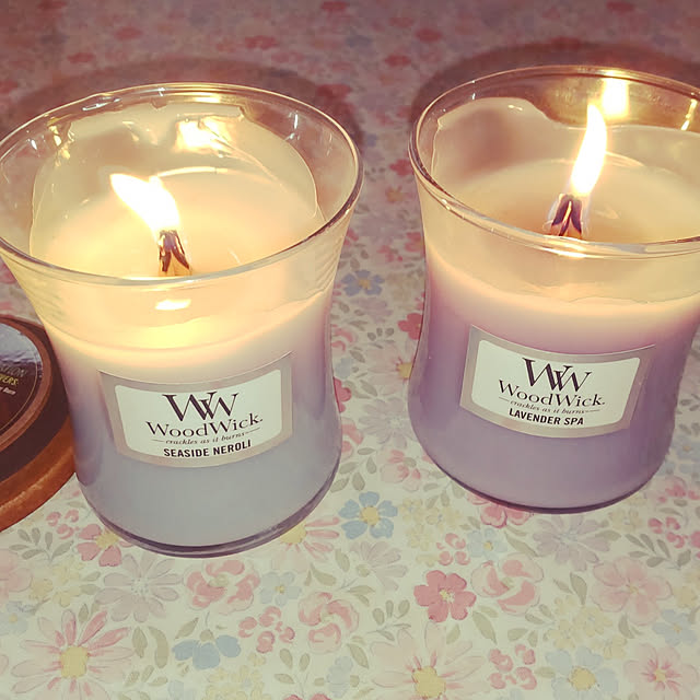 写真付きレビュー アロマキャンドル ウッドウィック ジャー S シーサイドミモザ W フレグランスキャンドル ミモザ Wood Wick アロマキャンドル キャンドル 暖炉 焚き火 音 アロマ おしゃれ 癒し カメヤマキャンドルハウスの通販商品 口コミ情報