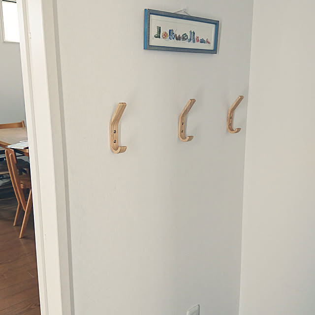 Miidoo 木製 壁掛けフック ウォール ハンガー J字式 北欧風 洋服 コード掛け 帽子 玄関 寝室 オーク 2個セット のレビュー クチコミとして参考になる投稿1枚 Roomclip ルームクリップ