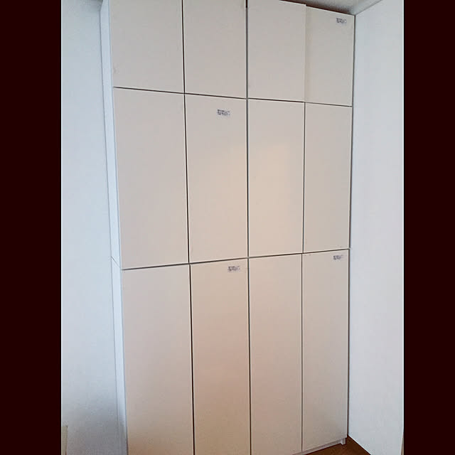 壁面収納 キャビネット 60cm幅 完成品 白 茶 木製 リビングキャビネット 扉付き オフィスキャビネット 多目的収納 書類棚 書棚 本棚 ブックシェルフ 書類の整理に つっぱり 突っ張り 壁面家具 上置き 大容量 シンプル 棚 収納 戸棚のレビュー クチコミとして参考になる