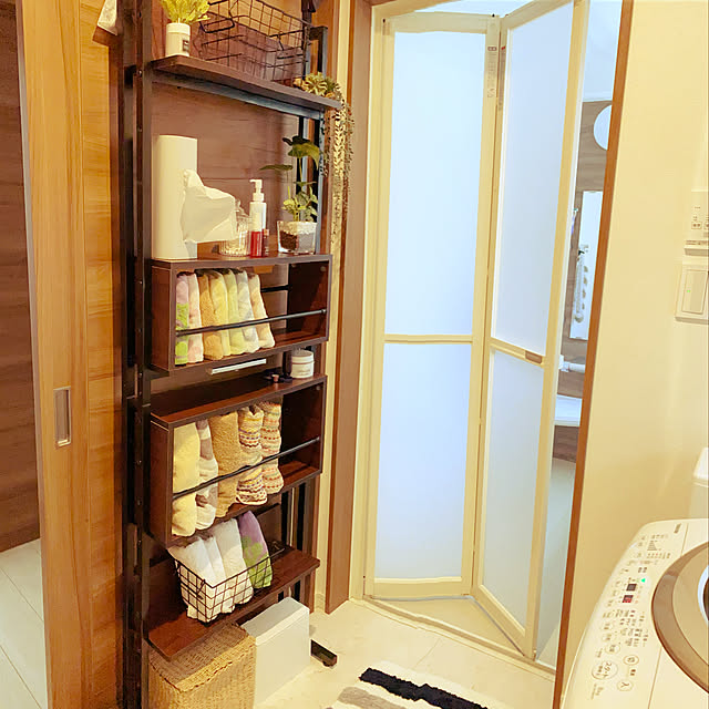 つっぱり ラック 壁面収納 スリム 突っ張り おしゃれ 棚 薄型 本棚 リビング 収納 シェルフ オープンラック パーテーション つっぱり棚 突っ張り棚 収納棚 スチールラック 北欧 キッチン収納 間仕切り ラダーラック ダストボックス すきま収納 ゴミ箱 上 伸縮 おしゃれ