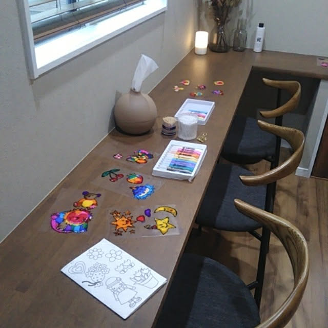 グラスデコ 12色セット ガラス絵具 ガラス絵の具 メール便送料無料 ステンドグラスペン ステンドグラス おうち遊び 室内遊び 工作キット 自由研究 小学生 低学年 高学年 女の子 男の子 子供会 デコシール 誕生日 夏休み工作キットのレビュー クチコミとして参考になる投稿1枚