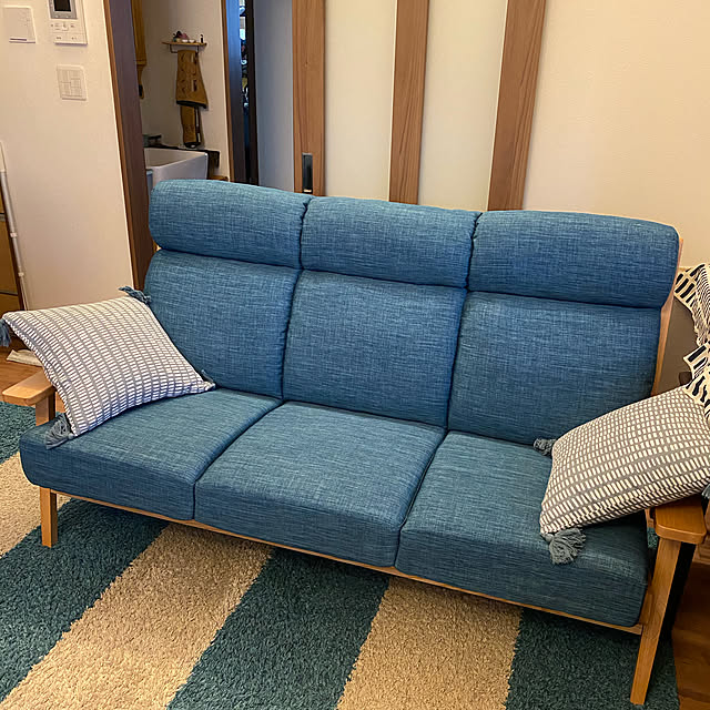 写真付きレビュー 3人用ソファ ニーナ4 全2色 ソファ ソファー Sofa 椅子 腰掛 I字 3人掛け 三人掛け 3人用 ゆったり リビング Br ブラウン 茶色 Bl ブルー 青 ファブリック 布 布張り ハイバック Sバネ エスバネ 天然木 木 脚 シンプル リビング