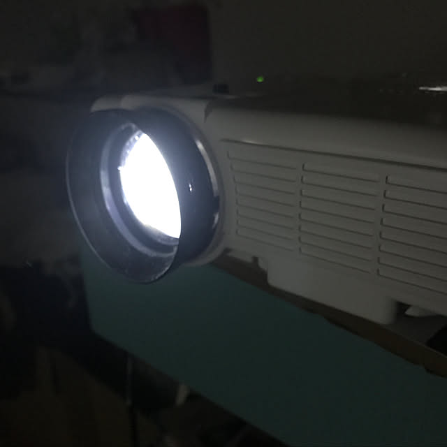 Dr J Led プロジェクター 小型 4000ルーメン 1080pフルhd対応 7pネイティブ Hdmiケーブル付属 台形補正 パソコン スマホ タブレット ゲーム機など接続可能 Usb マイクロsd Hdmi Av Vgaサポート 標準的なカメラ三脚に対応 3年保証のレビュー クチコミとして参考になる