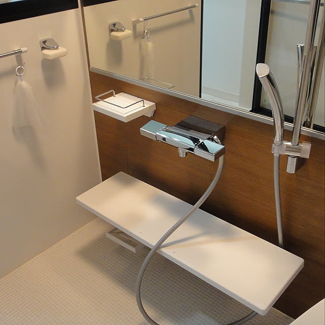 株式会社ケイオミラクル 国際特許 正規品 マグネットで吊り下げる お洒落 石鹸ホルダー ソープホルダー おしゃれ 石鹸置き ソープディッシュ せっけん台 シャンプー 箱 ネット 石鹸ケース 石鹸台 石けん台 Newセミシルバー Roy のレビュー 口コミとして参考