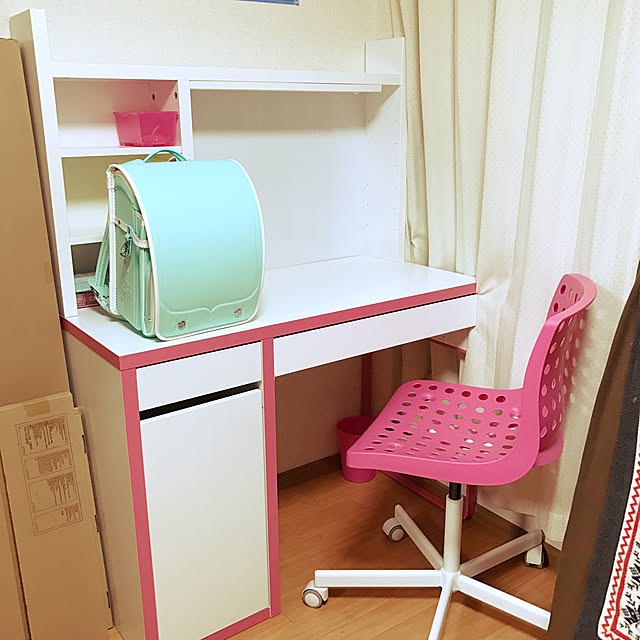 Ikea イケア Skalberg Sporren 回転チェア ピンク ホワイト オフィスチェア ワークチェア のレビュー クチコミとして参考になる投稿2枚