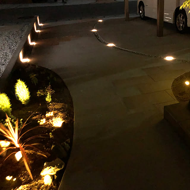 写真付きレビュー】ソーラーライト 屋外 埋め込み式 水陸両用 ガーデンライト 4個セット IP68防水 太陽光パネル充電 防犯対策 光センサー 12LED 高輝度 自動点灯/消灯 玄関先/庭/芝生/車道/歩道 (電球色)の通販商品口コミ情報 | RoomClipショッピング 写真付きレビュー】ソーラーライト 屋外 埋め込み式 水陸両用 ガーデンライト 4個セット IP68防水 太陽光パネル充電 防犯対策 光センサー 12LED 高輝度 自動点灯/消灯 玄関先/庭/芝生/車道/歩道 (電球色)の通販商品口コミ情報 | RoomClipショッピング