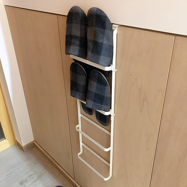 スリッパラック 壁掛け 下駄箱 Amp 引っ掛け式 スリッパラック Tower タワー スリッパラック スリム おしゃれ スリッパ 収納 4足 山崎実業 クッチーナのレビュー クチコミとして参考になる投稿1枚 Roomclip ルームクリップ