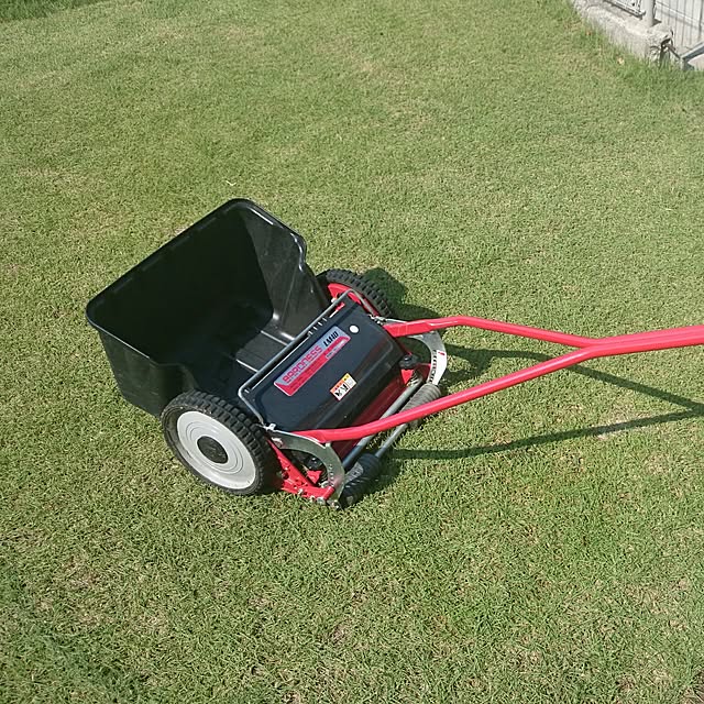 共栄社 バロネス 手動式芝刈り機 Lm4d プロ用刃物を搭載した家庭用芝刈機 ゴルフ場 サッカースタジアムトップシェアのバロネス 研磨機能付 耐摩耗合金鋼6枚刃リール式モア 刈幅30cm 手押し式 日本製 Baronessのレビュー 口コミとして参考になる投稿9枚 Roomclip