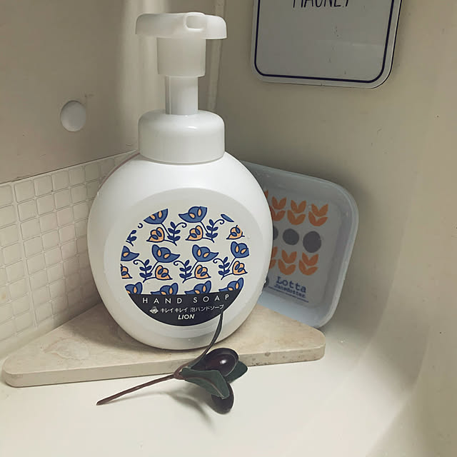 パラデック マグネットシート オテル マジックシート Otel Magicstickysheet 収納用品 洗面所 バスグッズ キッチングッズ おしゃれ 磁石 メール便可のレビュー 口コミとして参考になる投稿2枚