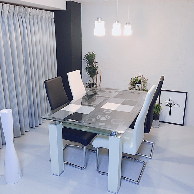 ニトリ ガラス天板のダイニングテーブルセット Dtニューヨークf Bk Hs La12 1 Dcアベル Wh Bk のレビュー 口コミとして参考になる投稿2枚 Roomclip ルームクリップ