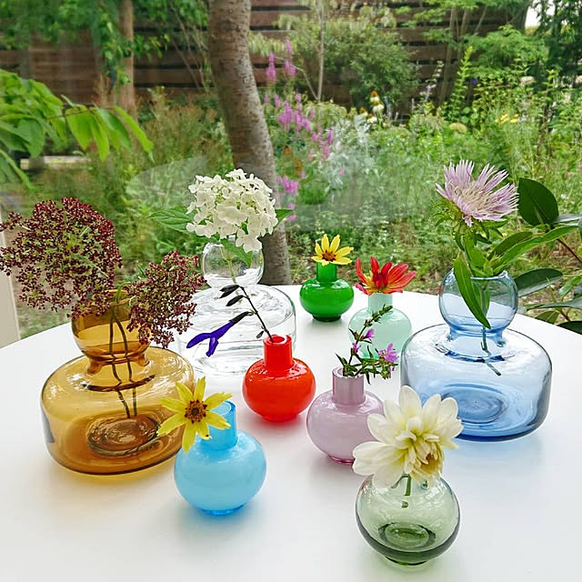 マリメッコ フラワーベース マウスブロウ 手吹き ダークブルー Marimekko 花瓶 手吹きガラス 一輪挿し ギフト 結婚祝い プレゼント 贈り物 のレビュー クチコミとして参考になる投稿1枚 Roomclip ルームクリップ