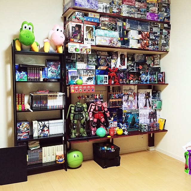 My Shelf/積みプラモ/ガンダムまみれ/大人のおもちゃ部屋/フィギュア/セリア...などのインテリア実例