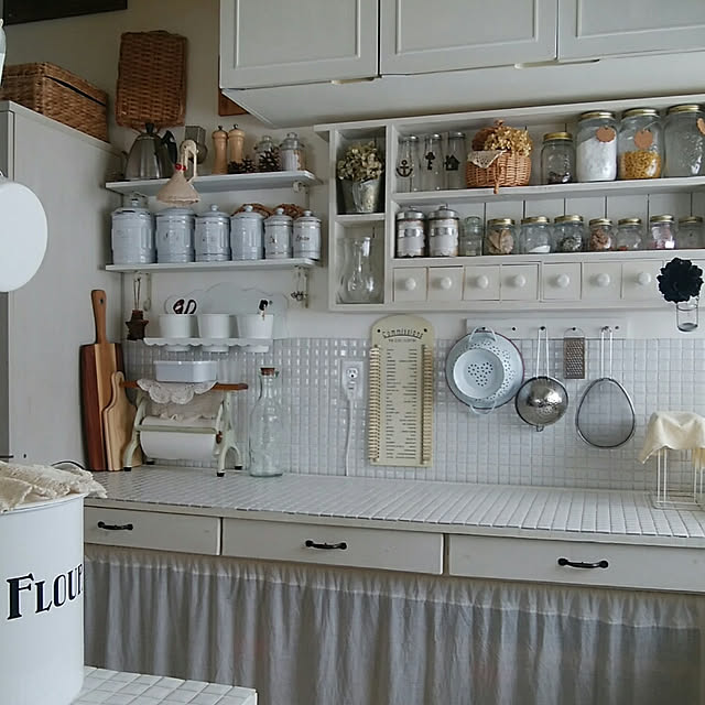 写真付きレビュー 25ミリ角タイル レトロモザイク 昭和レトロ 昔ながらのモザイクタイル 美濃焼タイル インテリ キッチン サイドボード Diy 白色 ホワイト 磁器質 Nシリーズ 25mm角 白色ブライト N 1 の通販商品 口コミ情報 Roomclipショッピング