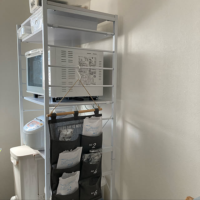 Doris キッチン収納 おしゃれ ラック シェルフ レンジ台 シンプル ワイド 電子レンジ 棚 高さ調整 カメオ 北欧 プレゼント 安い 人気のレビュー 口コミとして参考になる投稿2枚