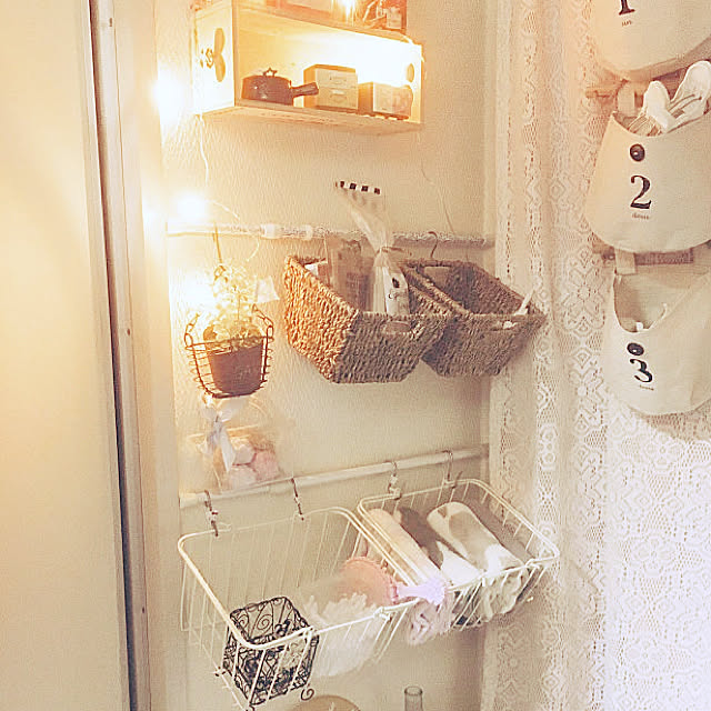 壁 天井 かご収納 100均 一人暮らし セリア などのインテリア実例 18 10 14 06 11 26 Roomclip ルームクリップ