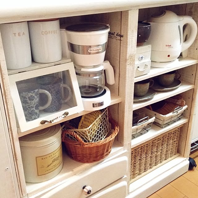 棚/コーヒーメーカー/ミニショーケース/マグカップ/キッチンカウンター&hellip;などのインテリア実例 20161208 163933