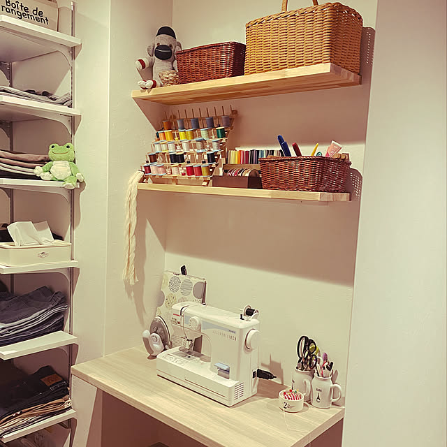 写真付きレビュー 糸巻ラック ミシン糸 60本 ボビン 刺繍糸 糸立て 台 木製 ラック 収納 スタンド 壁掛け ミシン 糸 ミシン台 裁縫箱 刺繍 糸巻き 裁縫道具 ミシンの糸 さいほうセット 折り畳み式 大量 色分け 整理整頓 ミシン作業 効率アップ 並べると カラフル