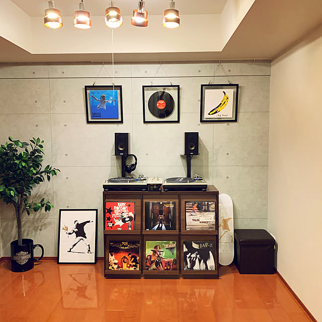 ディスプレイラック レコードラック 本棚 レコード 棚 Djブース フラップ扉 収納 ディスプレイ Lpレコード 扉付き ラック おしゃれ Dj レコード収納 収納棚 3列 ランドセル 収納ボックス フラップ ホワイト 木製 ターンテーブル 台 レコード棚のレビュー クチコミ