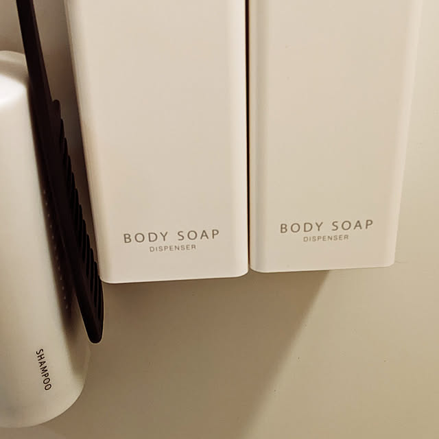 スマートホルダー セット シャンプー コンディショナー ホワイト デザイン No 140 花王のシャンプー コンディショナーつめかえ用 ラクラクecoパック は別売りです A ホワイト デザイン 2個アソートのレビュー クチコミとして参考になる投稿0枚