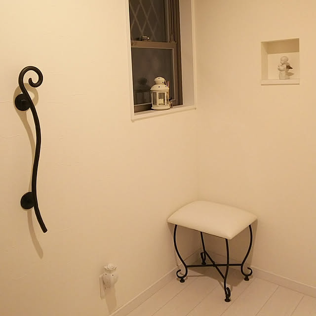 解決 これで白い壁も汚れません オリジナルアイアン手すり 太芯タイプ 手すり 縦 縦型 横型 横受け 縦付け 階段 ロートアイアン 玄関手すり 手すり おしゃれ 上がり框 ドア インテリア バリアフリー アイアン 壁付け手すり玄関 手作り 職人のレビュー クチコミ