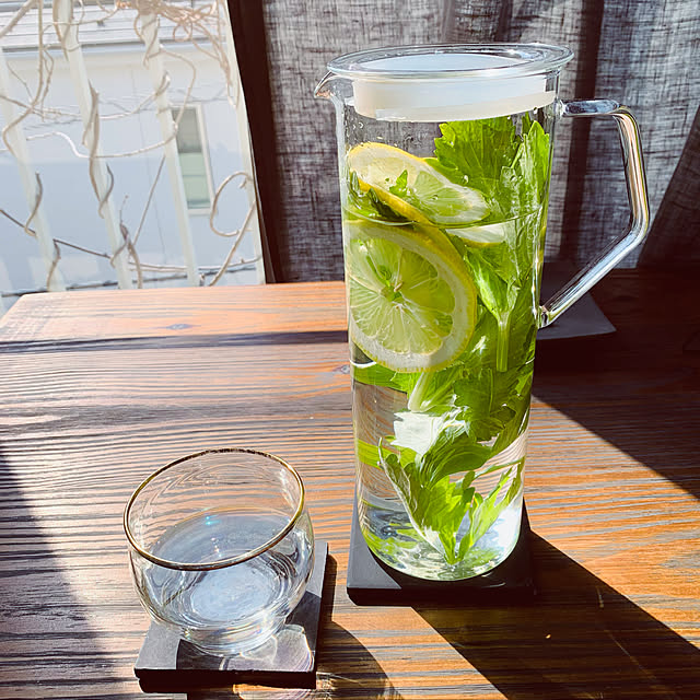 キントー Kinto Cast ウォータージャグ 1 2l ウォーターカラフェ ピッチャー ウォーターボトル 麦茶ポット 洗いやすい 耐熱ガラス 割れにくい ガラス スリム ドアポケット ポット 水差し おしゃれのレビュー クチコミとして参考になる投稿1枚