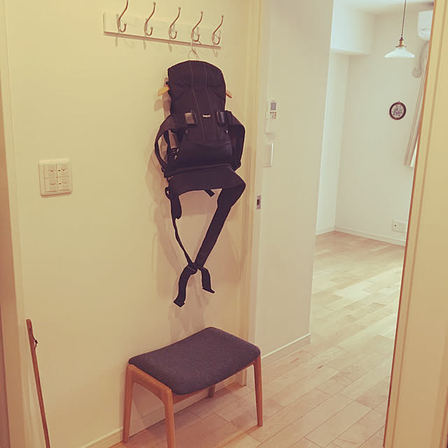 Amazonベーシック Amazon Basics Amazonベーシック 壁取り付け式コートラック 5フック ライトウォルナットのレビュー 口コミとして参考になる投稿3枚