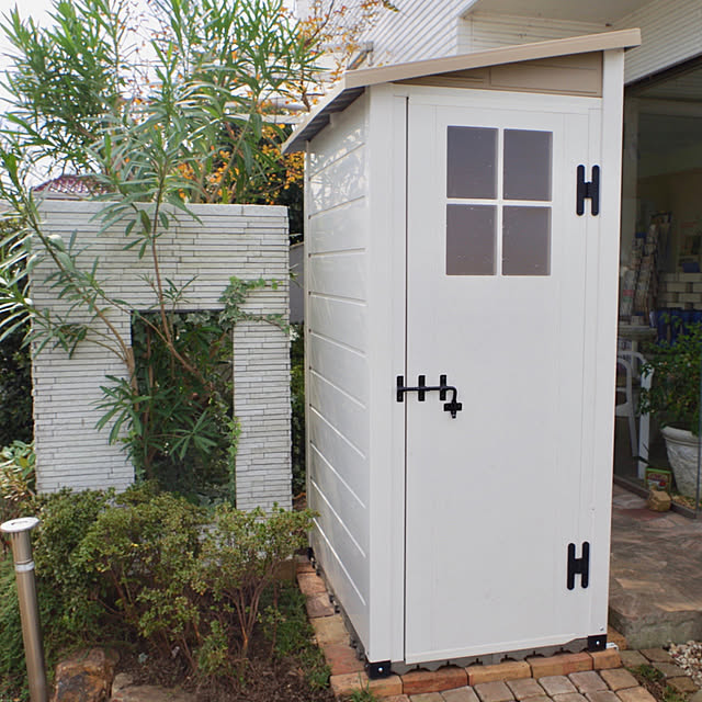 ディーズガーデン 物置 屋外 おしゃれ 小型 物置小屋 トスカーナエヴォテラス100 1 イタリア製 プラスチック樹脂製 収納庫のレビュー 口コミとして参考になる投稿1枚