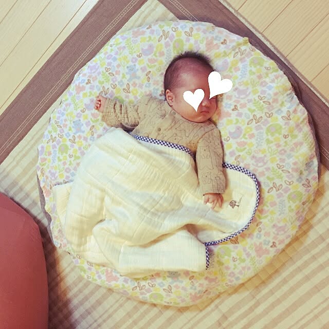 リビング 赤ちゃんのいる部屋 手作り 赤ちゃんのいる暮らし せんべい座布団のインテリア実例 16 12 06 59 00 Roomclip ルームクリップ