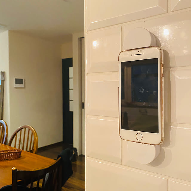 写真付きレビュー スリーエム 3m 3m コマンド フック キレイにはがせる スマホホルダー キッチン 壁掛け スタンド ホワイト Cmh Sp01の通販商品 口コミ情報 Roomclipショッピング