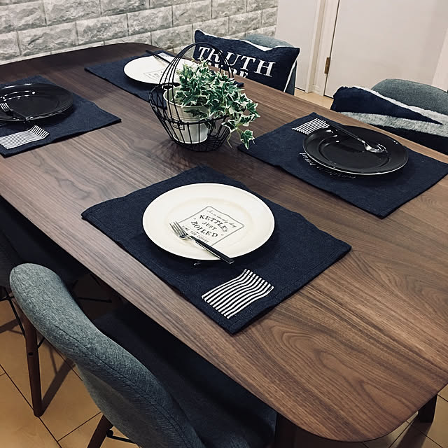 ダイニングテーブル 150 ウォールナット 無垢 150cm アンティーク 北欧 木製 天然木 レトロ カフェ カフェテーブル ダイニング用 食卓用 テーブル おしゃれ モダン 送料無料 Gkwのレビュー クチコミとして参考になる投稿10枚