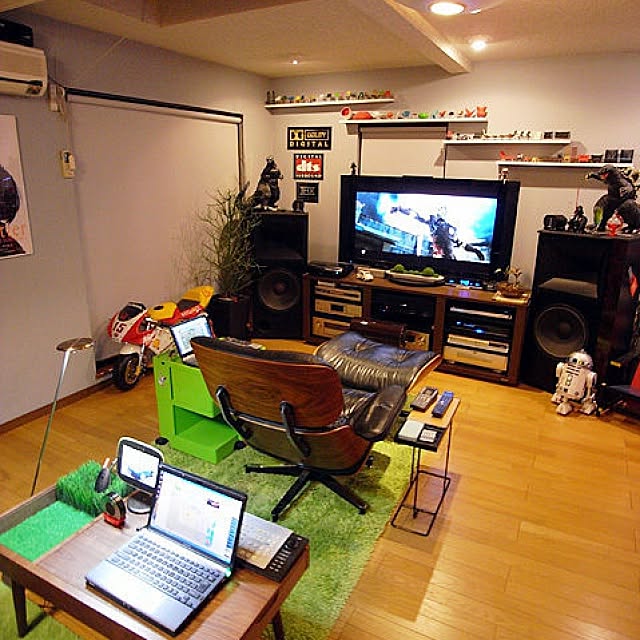 部屋全体 イームズラウンジチェア ボビーワゴン ホームシアターのインテリア実例 16 05 27 21 01 03 Roomclip ルームクリップ