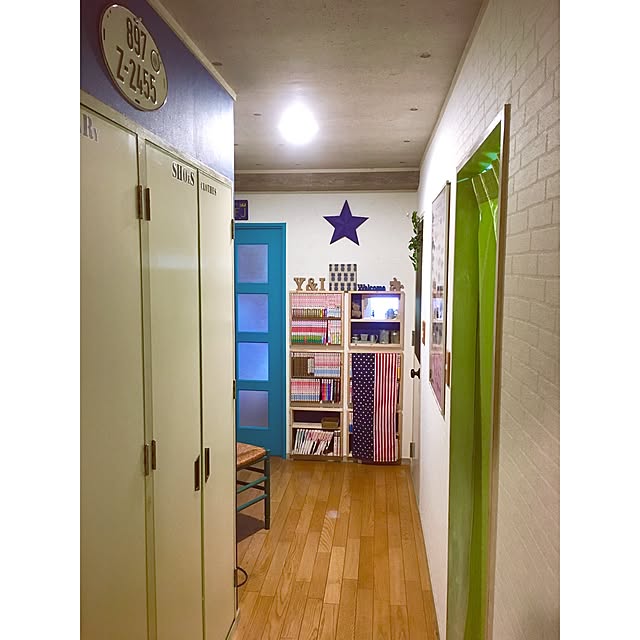 あす楽 壁の補修 壁紙の下地調整に 煉り済みで そのまま使える ヤヨイ 水性シールパテ 4kg 壁紙屋本舗のレビュー クチコミとして参考になる投稿8枚 Roomclip Item