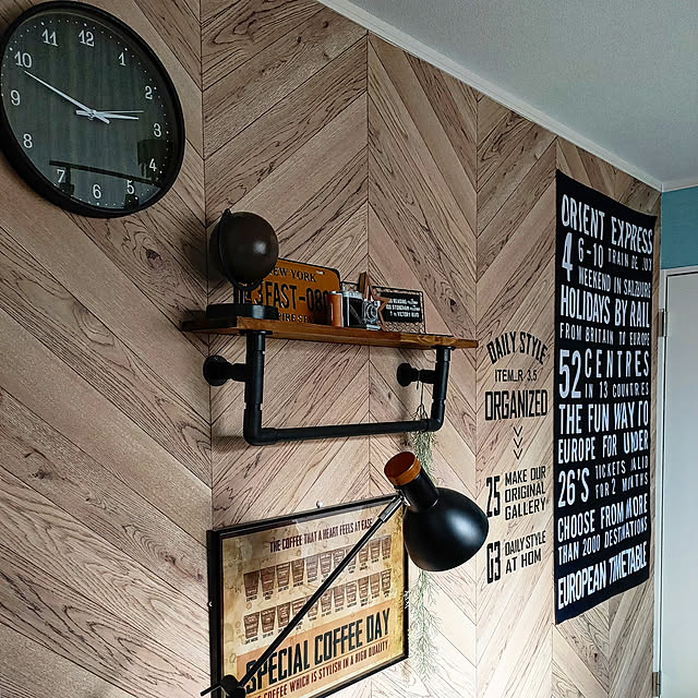 写真付きレビュー 壁紙 のり付き 木目調 茶色 クロス ナチュラルウッド ベージュ木目 おしゃれ 壁紙 ウッド ダークブラウン ヘリンボーン ヴィンテージ風 古材 パイン板目 表面強化 キズに強い サイクル消臭 抗菌 汚れ防止 壁紙張り替え Diy アクセントクロス リフォーム