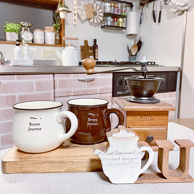 Bonne Journee Mug Cup 美濃焼 マグカップ 赤 白 茶色 洋食器 陶器 かわいい おしゃれ シンプル カフェ 無地 デザイン 陶芸 コーヒーカップのレビュー クチコミとして参考になる投稿3枚 Roomclipショッピング