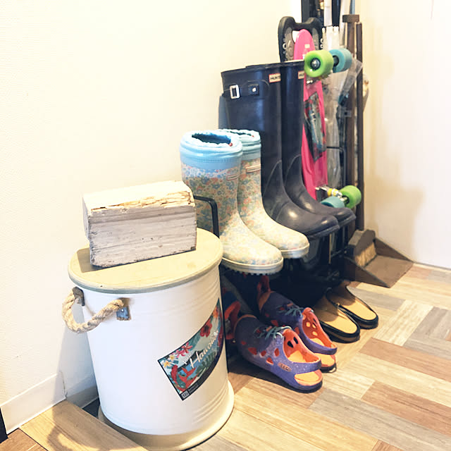 貼ってはがせる フロア キッチン 玄関 シート ウッド 木目 タイル テラコッタ お手入れ簡単 賃貸 リフォーム 模様替え 1m単位 切売のレビュー クチコミとして参考になる投稿3枚