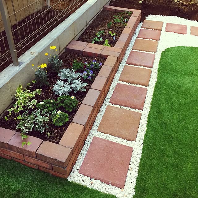 アンティーク調レッドらくらくレンガ花壇セット100型 穴あき半マス2個付き 国産 レンガ 花壇 ブロック エクステリア ガーデン Diy 煉瓦 ブリック 置くだけ アンティーク調レッドらくらくレンガ花壇セット100型 穴あき半マス2個付き 国産 レンガ 花壇 ブロック エクステリア ガーデン Diy 煉瓦 ブリック 置くだけ