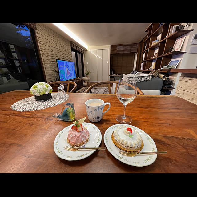 ニコライバーグマン Nicolai Bergmann クラシック ピンク プリザーブドフラワー 中サイズ 枯れない花 キューブアレンジメント ブリザーブドフラワー 花 ギフト 贈り物 プレゼントのレビュー クチコミとして参考になる投稿39枚 Roomclip ルームクリップ