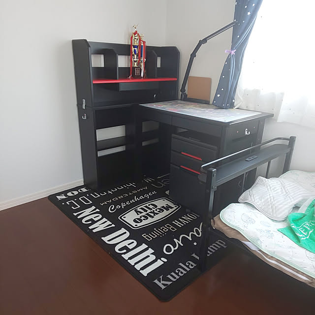 デスクカーペット イトーキ Fm 幅 130cm 奥行 140cm 女の子用 男の子用 キャラクター カーペット チェアカーペット フロアカーペット すみっコぐらし すみっこ カモミール ウットフォーク アドベンチャー 敷物のレビュー クチコミとして参考になる投稿1枚 Roomclip Item