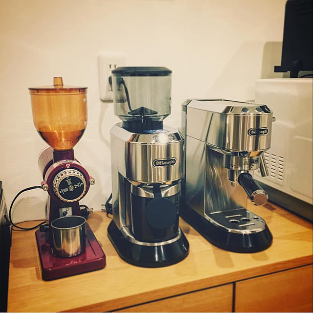 Kg521j M デロンギ デディカ コーン式 コーヒーグラインダー 最高の一杯は こだわりの道具から Delonghi Dedica メタルシルバー 送料無料 のレビュー クチコミとして参考になる投稿7枚 Roomclip Item