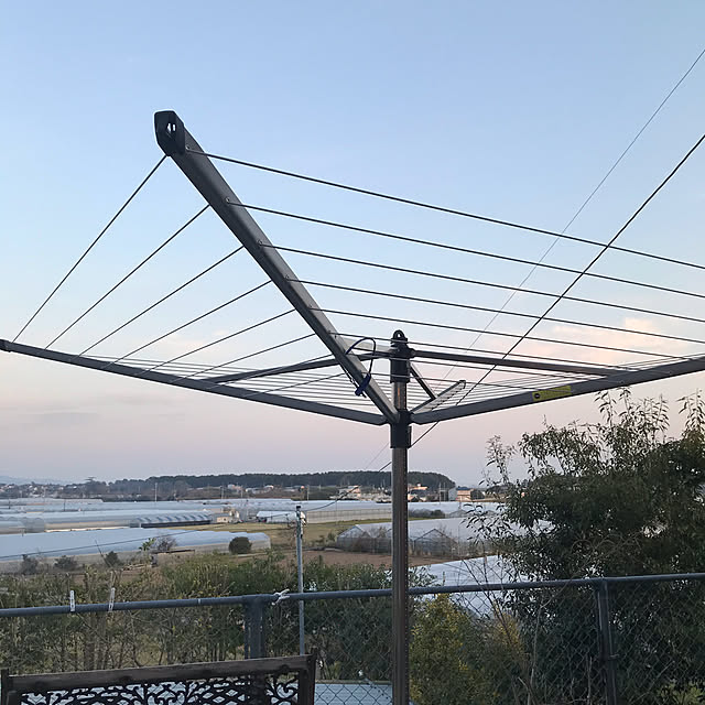 ジューシーガーデン 物干し 屋外パラソル型のオシャレ物干し ロータリードライヤー リフトオマチックアドバンス 4 50 Lift O Matic Advance4 50のレビュー 口コミとして参考になる投稿3枚