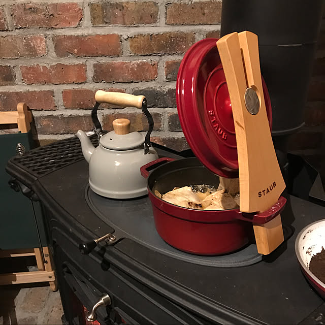 【写真付きレビュー】staub ストウブ 「 ウッド リッド ホルダー 」 フタ 立て【日本正規販売品】 Wood Lid Holder