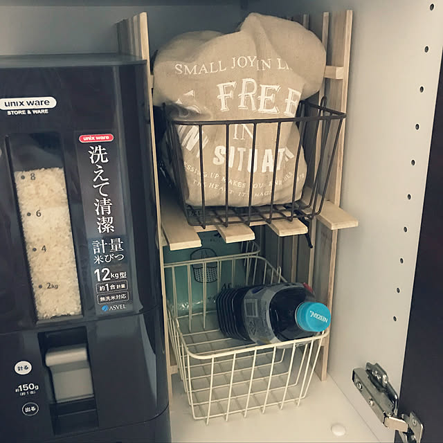 おしゃれスリム米びつ ハイグレードタイプ 12kg ライスストッカー 1合計量 レッド ホワイト ブラウン 水洗いok 無洗米対応のレビュー クチコミとして参考になる投稿3枚