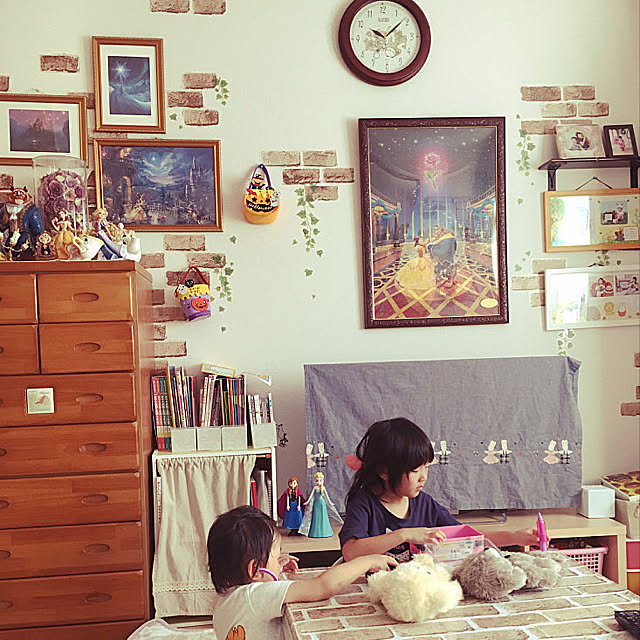 リビング ディズニープリンセス展 ママのお下がり 洋服ダンス Enesco などのインテリア実例 18 02 13 16 42 28 Roomclip ルームクリップ