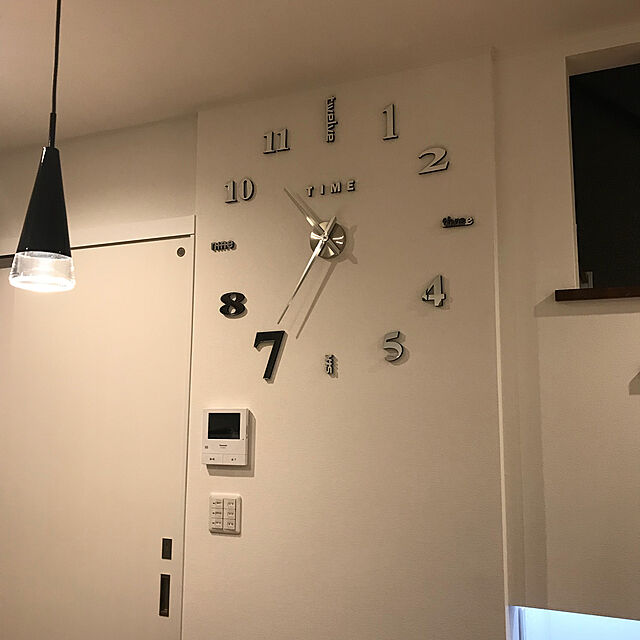 掛け時計 手作り Diy 壁時計 インテリア 室内 ウォールクロック ウォールステッカー ローマ数字と英語 時計を壁面に自由に設置できる シンプル 部屋装飾 簡単なおしゃれ時計 クロック シルバー のレビュー クチコミとして参考になる投稿21枚 Roomclip Item