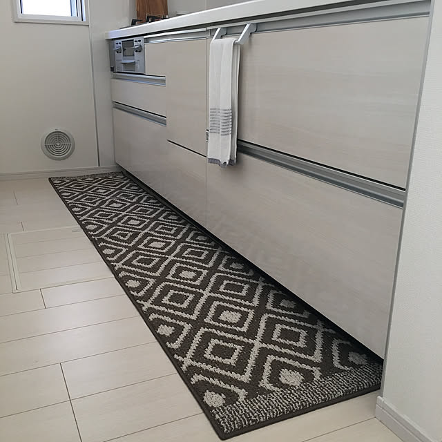 写真付きレビュー オカ クレスタ キッチンマット 約45cm 240cm 裏面すべり止め加工 キッチンマット 台所マット 240 洗える 洗いやすい ふっくら ボリューム エスニック 幾何柄 モダン シンプル グレー ブラウン ラグ おしゃれ 大判 ロング プレゼントの通販商品 口コミ